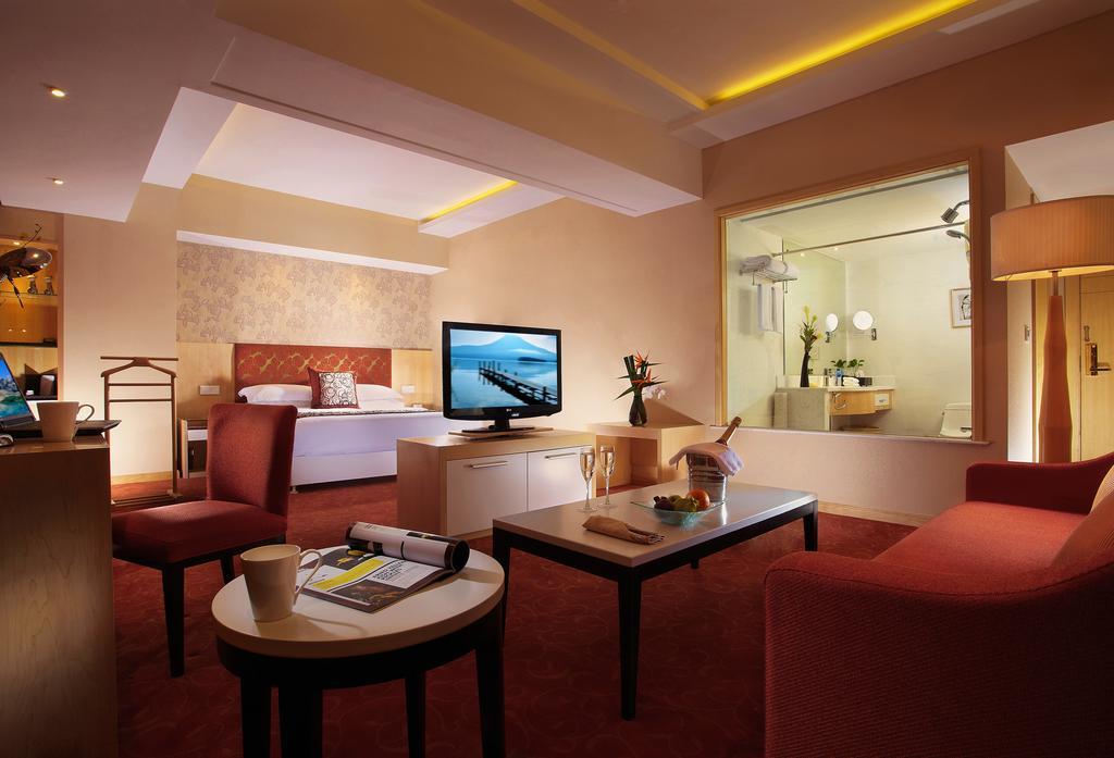 Puxi New Century Hotel Shanghaj Zewnętrze zdjęcie